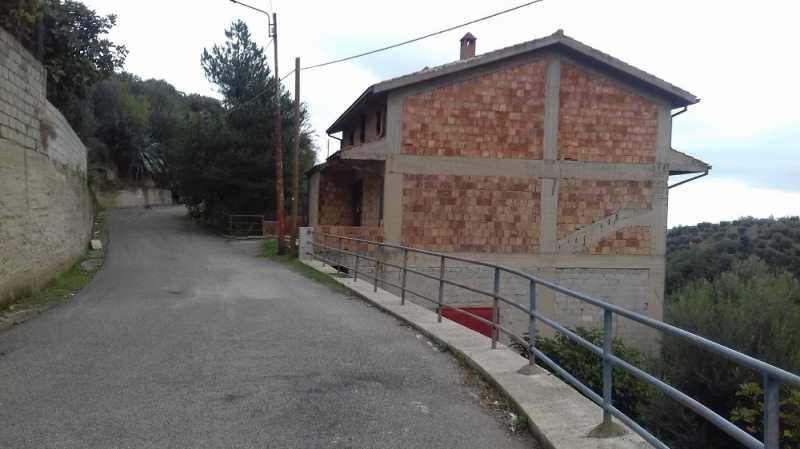 Villa Singola in Vendita ad San Giorgio Albanese - 90000 Euro