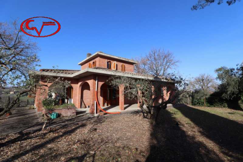 Villa in Vendita ad Bucine - 390000 Euro