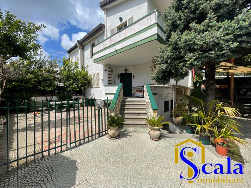 Villa a Schiera in Vendita ad Santa Maria Capua Vetere - 300000 Euro