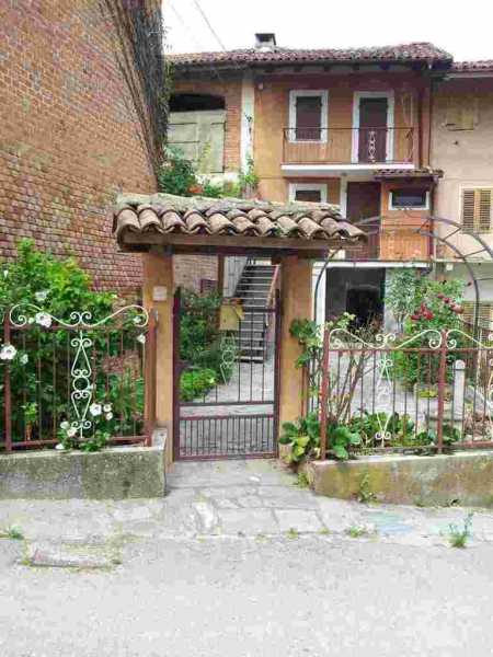Rustico-Casale-Corte in Vendita ad Montiglio Monferrato - 23000 Euro