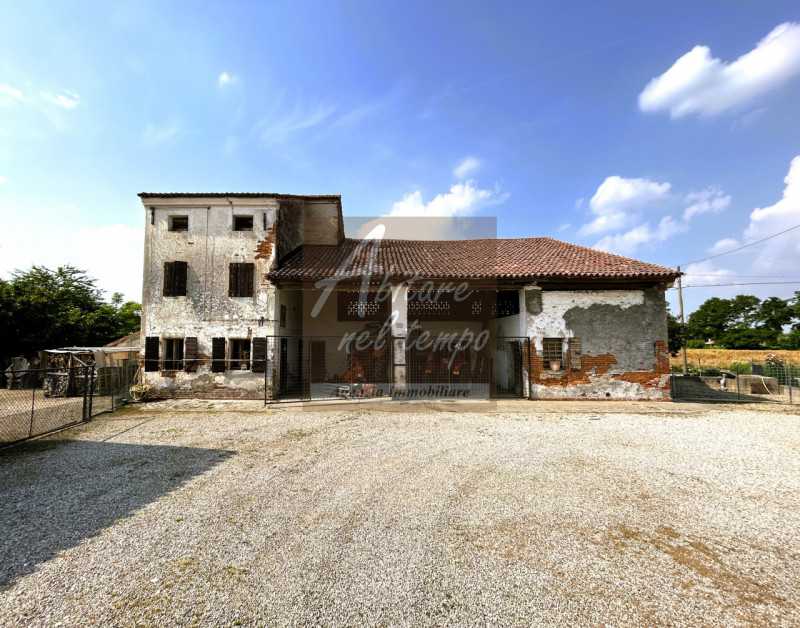 Rustico-Casale-Corte in Vendita ad San Giorgio in Bosco - 165000 Euro
