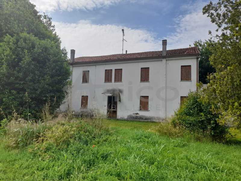 Villa Singola in Vendita ad Rovigo - 70000 Euro