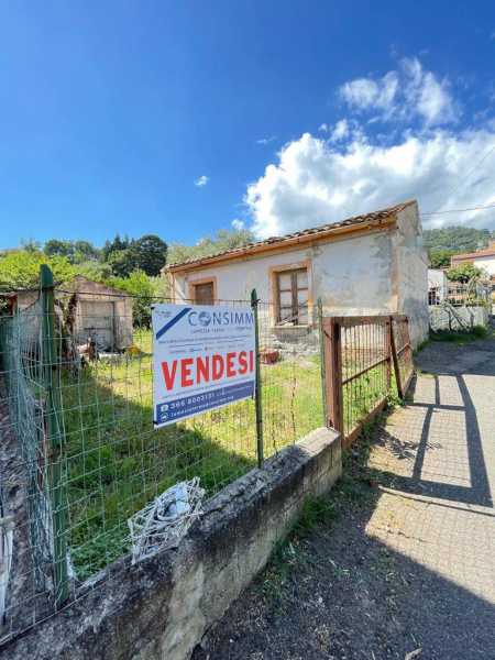 Rustico-Casale-Corte in Vendita ad Lamezia Terme - 50000 Euro