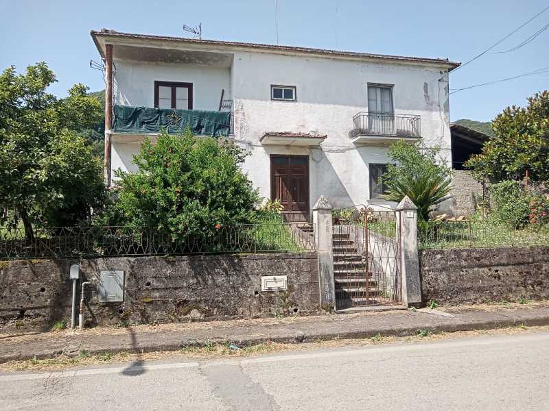 Villa in Vendita ad Baia e Latina - 250000 Euro