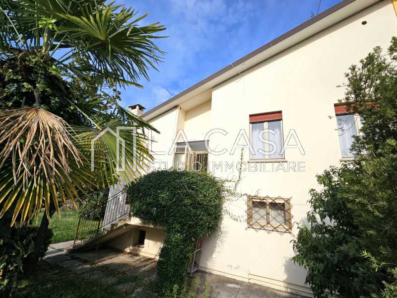 Villa Bifamiliare in Vendita ad Pordenone - 138000 Euro