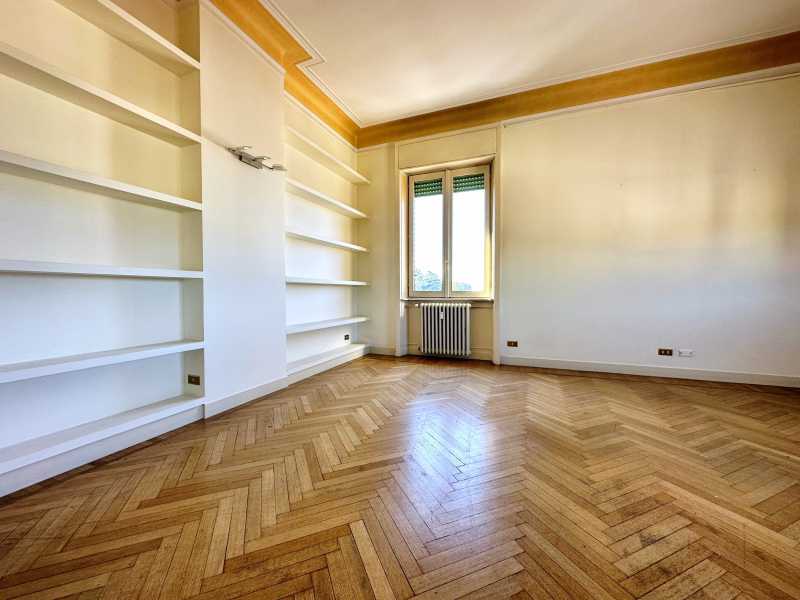 Appartamento in Affitto ad Varese - 2900 Euro