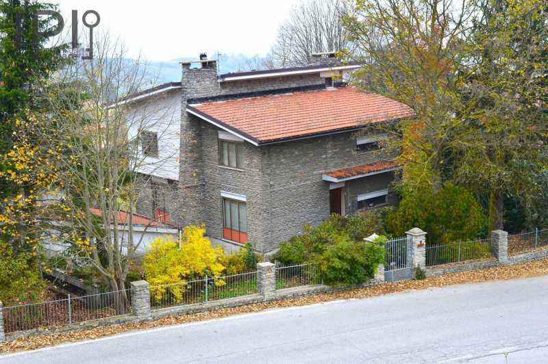 Villa in Vendita ad Mombarcaro - 260000 Euro