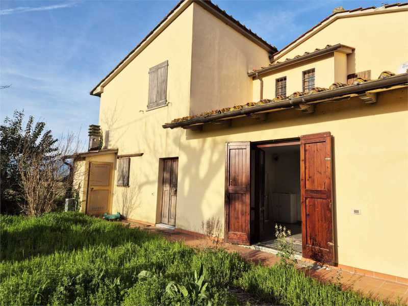 casa indipendente in Vendita ad Prato - 285000 Euro