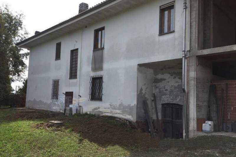 Rustico-Casale-Corte in Vendita ad Rivara - 146000 Euro