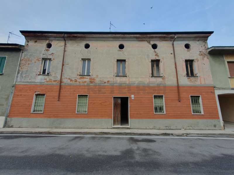 Rustico-Casale-Corte in Vendita ad Bonemerse - 63000 Euro