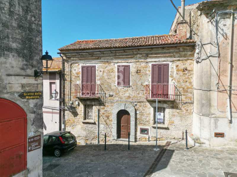 Casa Indipendente in Vendita a Ogliastro Cilento - 80000 Euro
