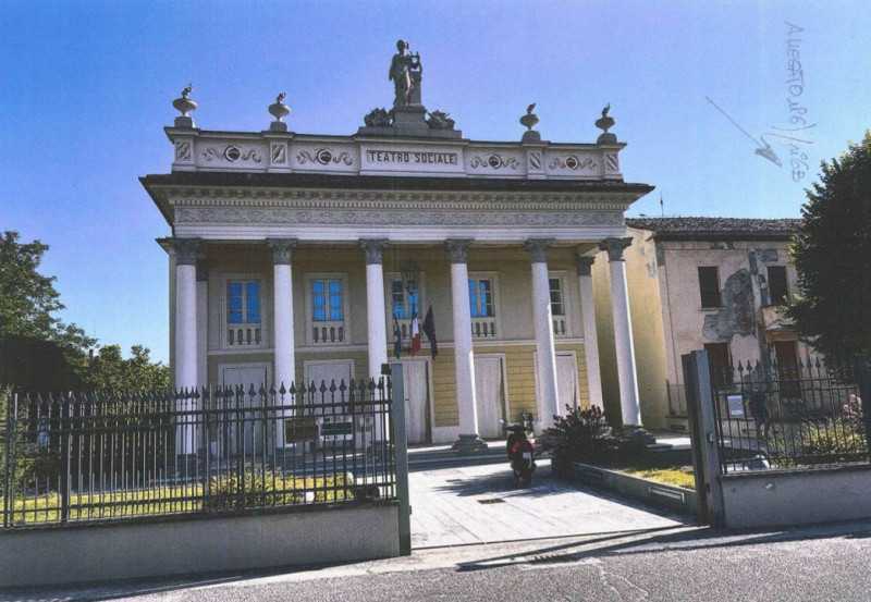 Edificio-Stabile-Palazzo in Vendita ad Dosolo - 257112 Euro