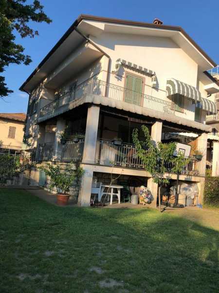 Villa Trifamiliare in Affitto ad Pietrasanta - 3000 Euro