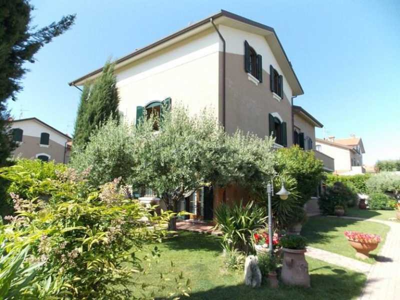 Villa Bifamiliare in Vendita ad Rosignano Marittimo - 600000 Euro