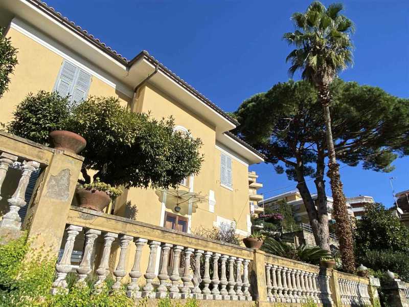 Villa Singola in Vendita ad Rapallo - 690000 Euro