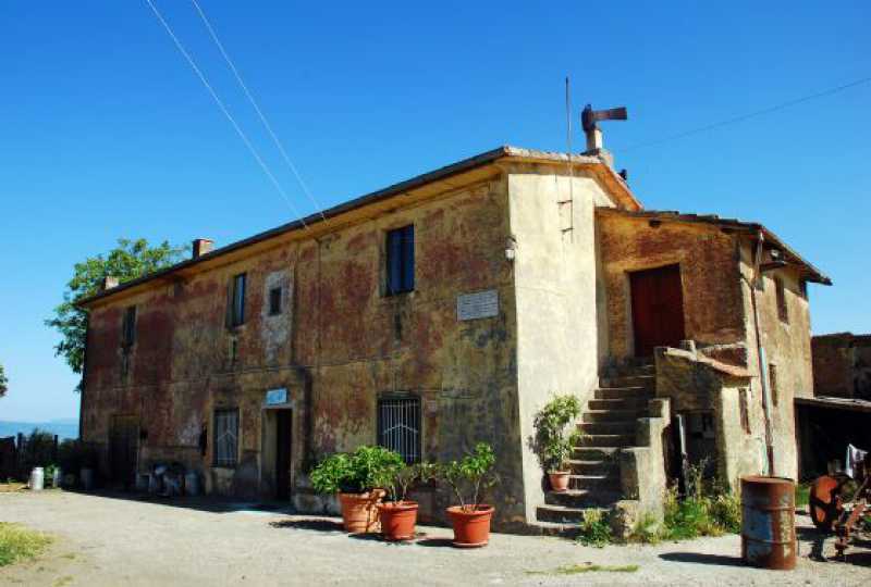 Rustico-Casale-Corte in Vendita ad Montefiascone - 350000 Euro