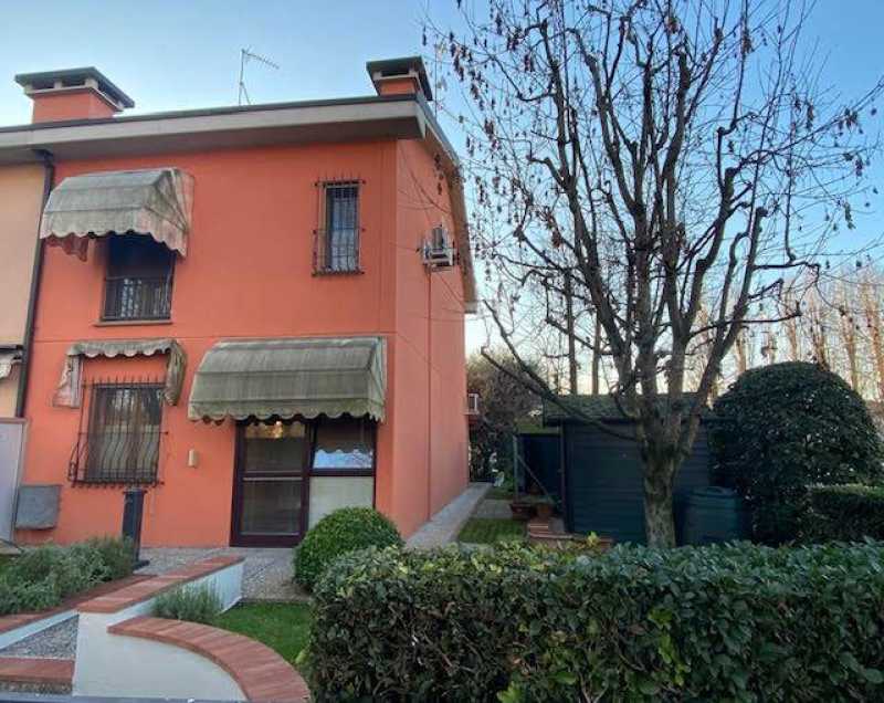 Villa a Schiera in Vendita ad Viadana - 225000 Euro