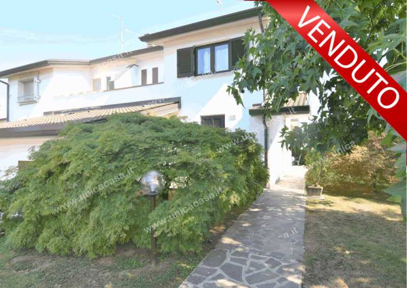 Casa Bifamiliare in Vendita ad Fara Gera D`adda - 275000 Euro