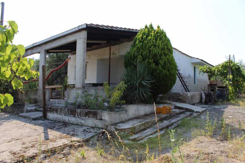 Casa Indipendente in Vendita ad Canosa di Puglia - 30000 Euro