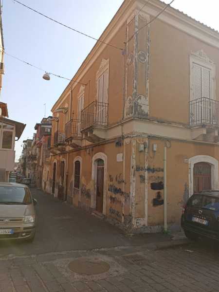 Edificio-Stabile-Palazzo in Vendita ad Catania - 118000 Euro