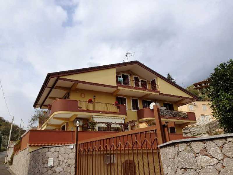 Appartamento in Vendita ad Sant`alessio Siculo - 120000 Euro