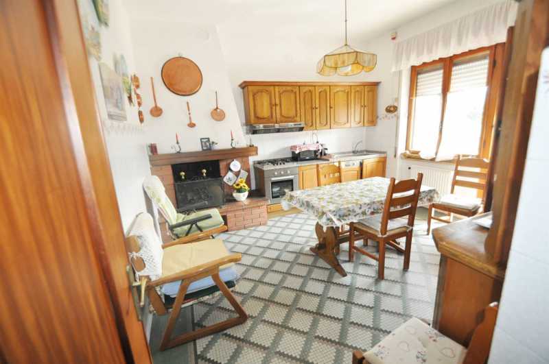 Appartamento in Vendita ad Vezzano Ligure - 200000 Euro