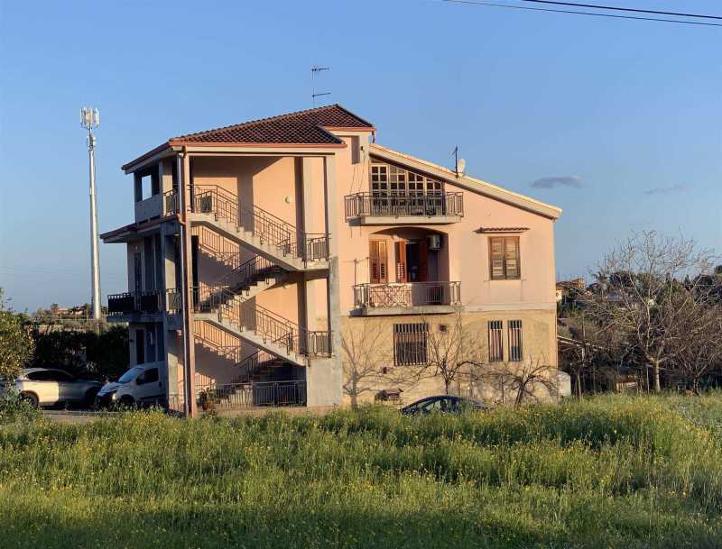 Edificio-Stabile-Palazzo in Vendita ad Avola - 550000 Euro