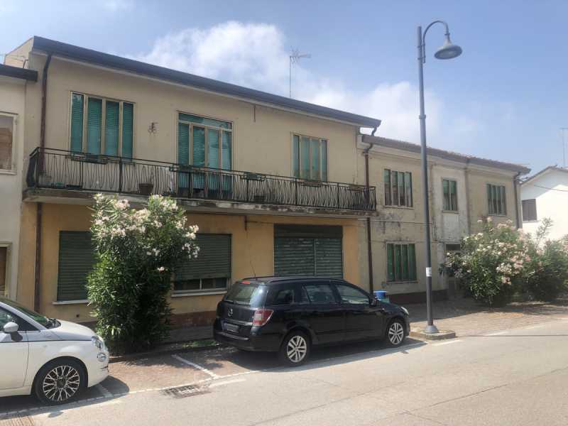 Edificio-Stabile-Palazzo in Vendita ad Corbola - 120000 Euro