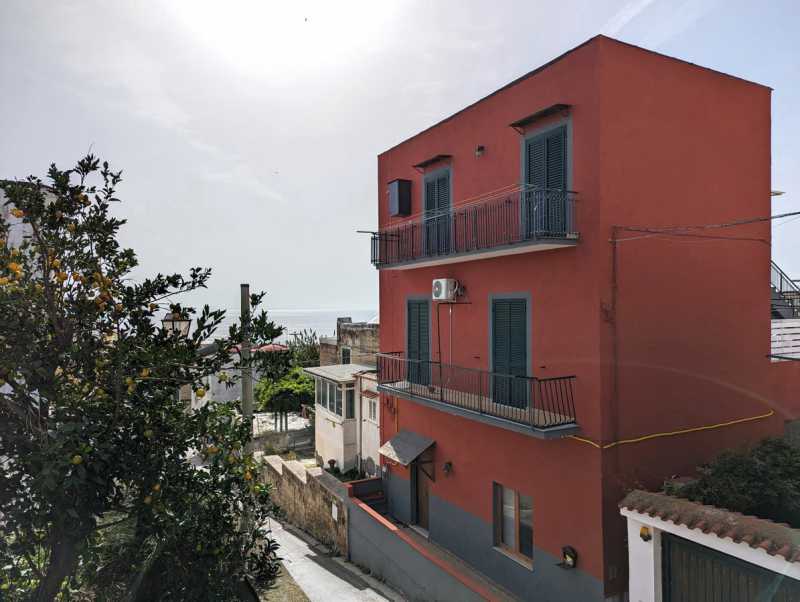 Appartamento in Vendita ad Monte di Procida - 215000 Euro