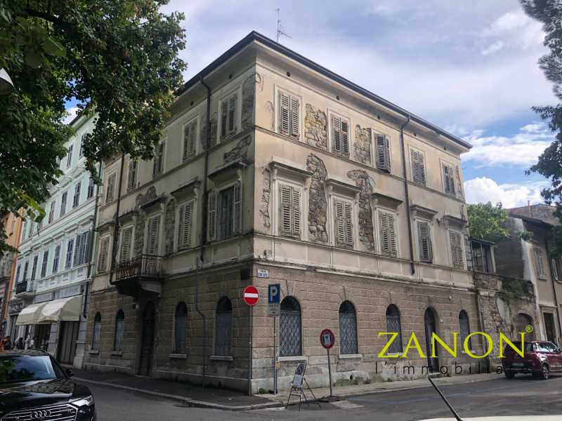 Edificio-Stabile-Palazzo in Vendita ad Gorizia - 362700 Euro
