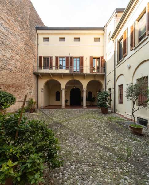 Appartamento in Vendita ad Mantova - 850000 Euro