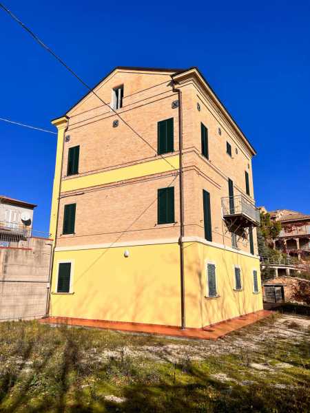 Casa Indipendente in Vendita ad Montegiorgio - 260000 Euro