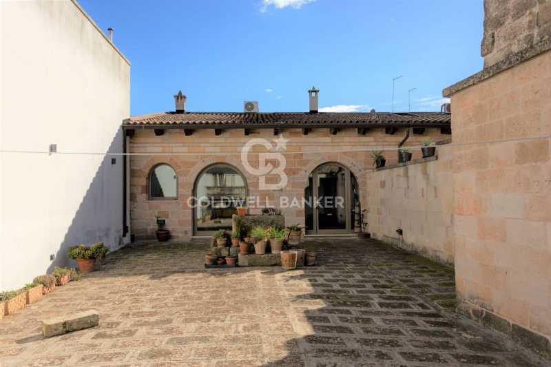 Edificio-Stabile-Palazzo in Vendita ad San Cesario di Lecce - 600000 Euro