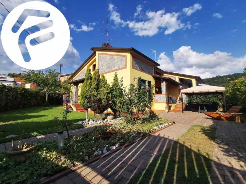 Villa in Vendita ad Castelnuovo Magra - 599000 Euro