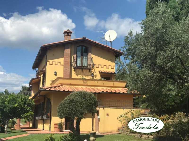Villa in Vendita ad Castelnuovo Magra - 1500000 Euro