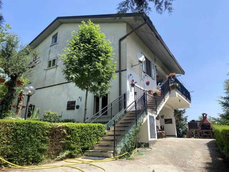 Casa Indipendente in Vendita ad Castelfranci - 75000 Euro