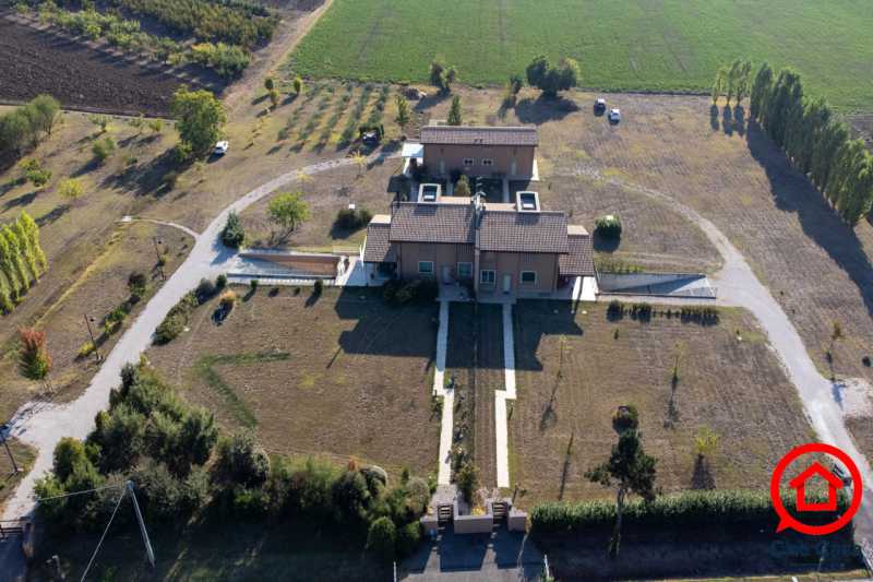 Casa Bifamiliare in Vendita ad Cesena - 870000 Euro