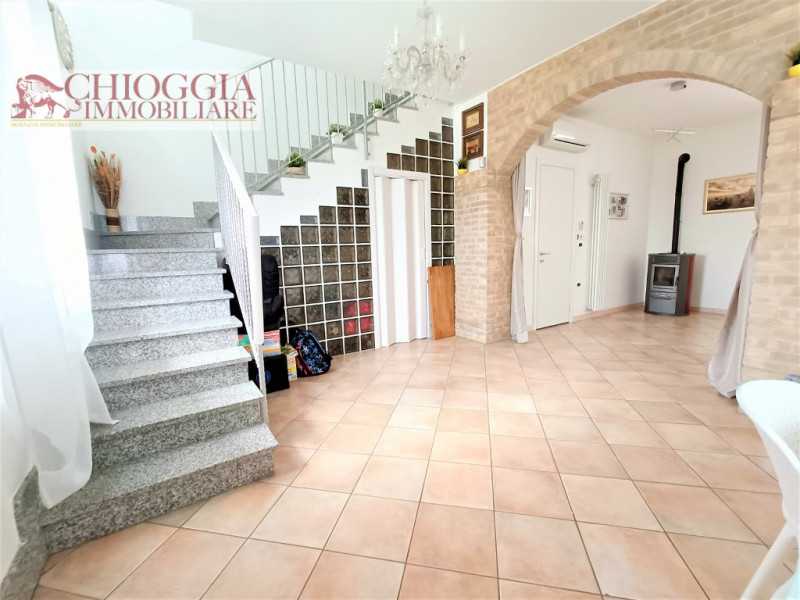 Villa Bifamiliare in Vendita ad Chioggia - 175000 Euro