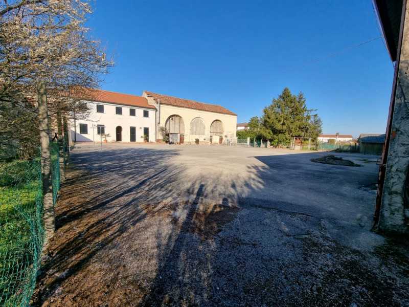 Casa Indipendente in Vendita ad Correzzola - 265000 Euro