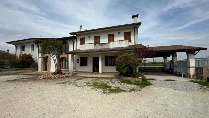 Villa in Vendita ad Villa Bartolomea - 208000 Euro
