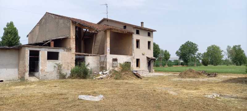 Rustico-Casale-Corte in Vendita ad Castiglione Delle Stiviere - 145000 Euro