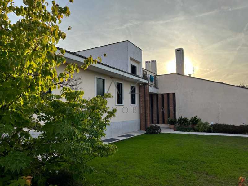 Casa Indipendente in Vendita ad Castelfranco Veneto - 650000 Euro