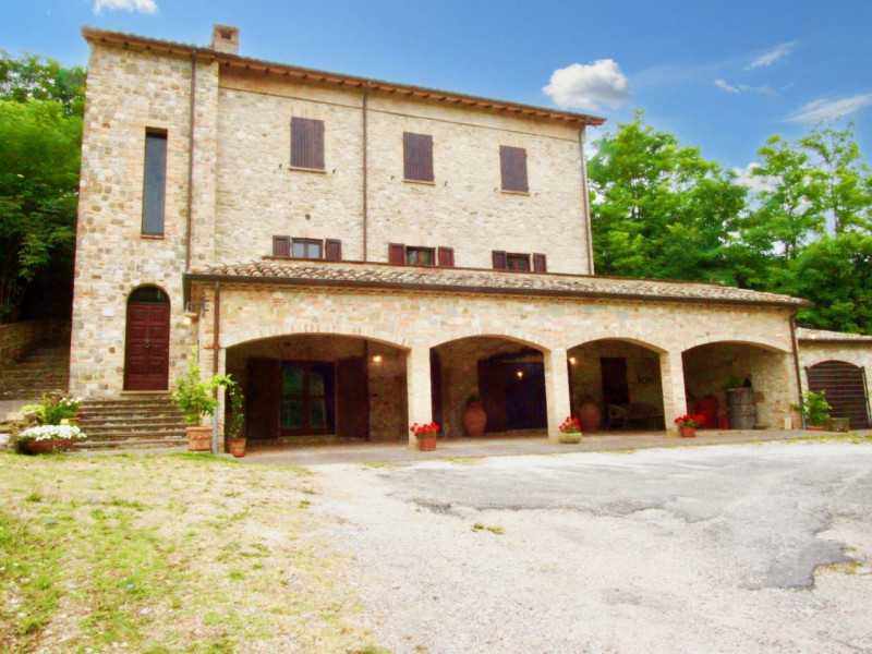 Rustico-Casale-Corte in Vendita ad Macerata Feltria - 590000 Euro