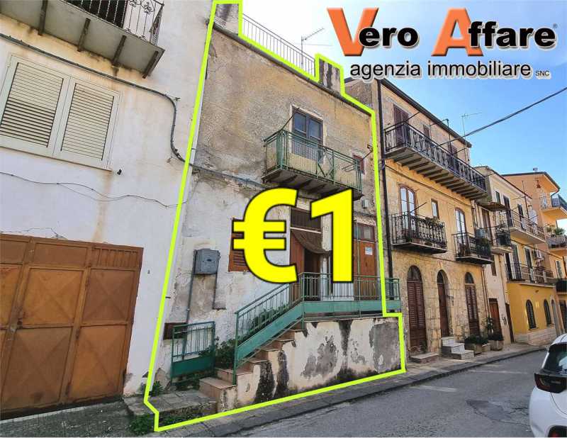 casa indipendente in Vendita ad Campofranco - 1 Euro