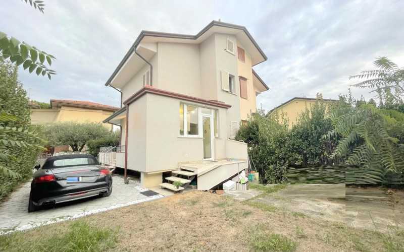 Villa Bifamiliare in Vendita ad Camaiore - 445000 Euro