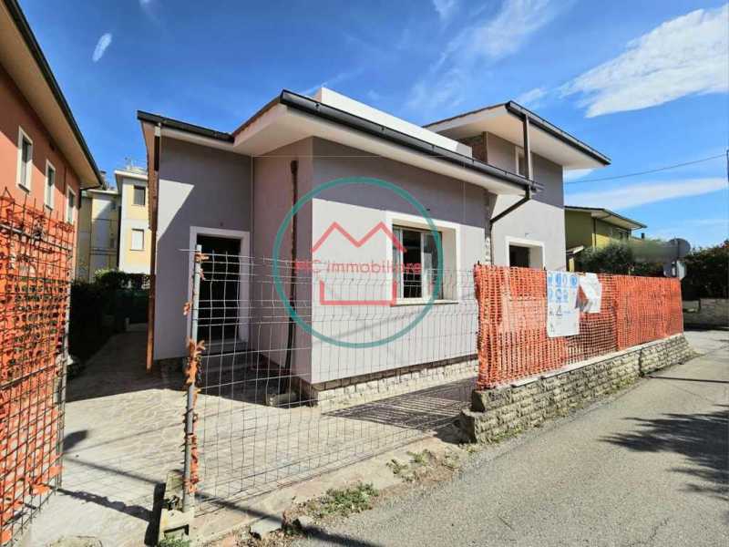 Casa Indipendente in Vendita ad Ponte Buggianese - 190000 Euro