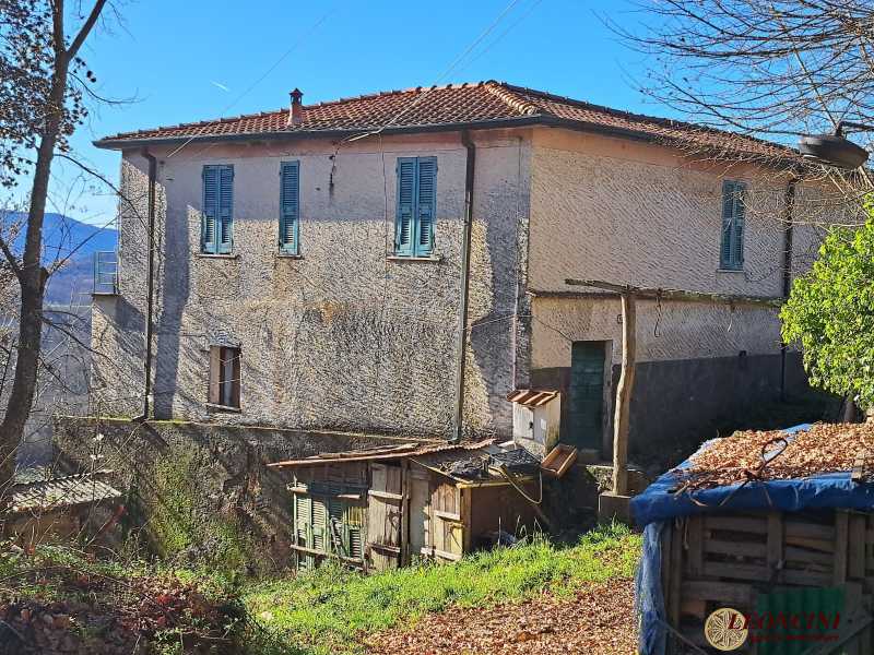 Rustico-Casale-Corte in Vendita ad Bagnone - 100000 Euro