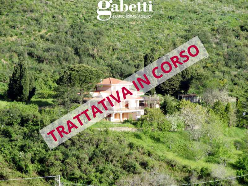 Villa Singola in Vendita ad Santo Stefano di Camastra - 245000 Euro