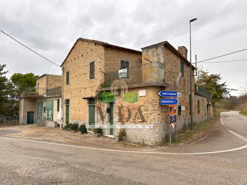 Rustico-Casale-Corte in Vendita ad Acquaviva Picena - 135000 Euro