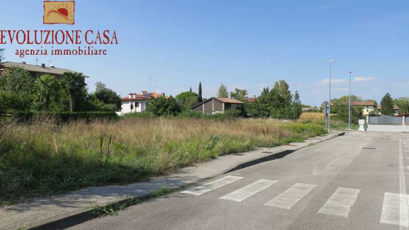 Terreno in Vendita ad San Canzian D`isonzo - 62000 Euro